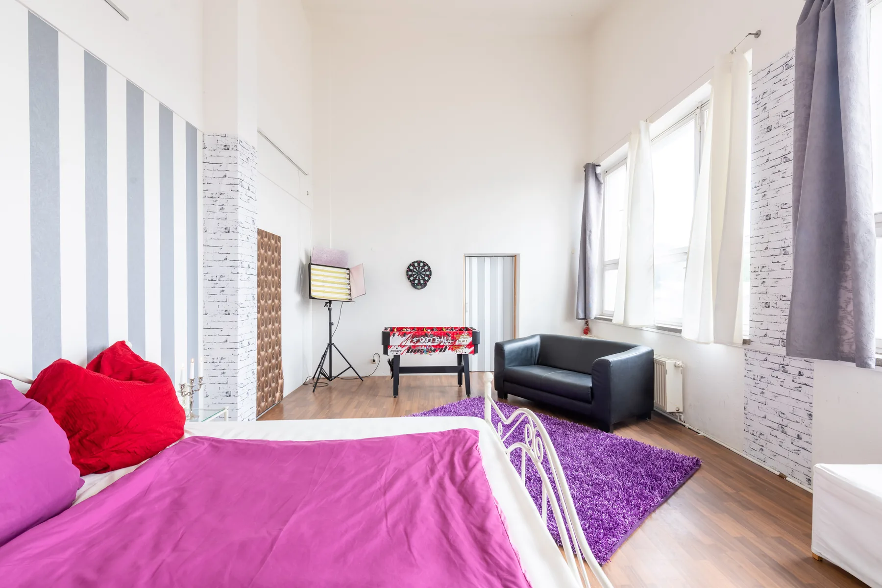 Helles möbliertes Schlafzimmer-Set